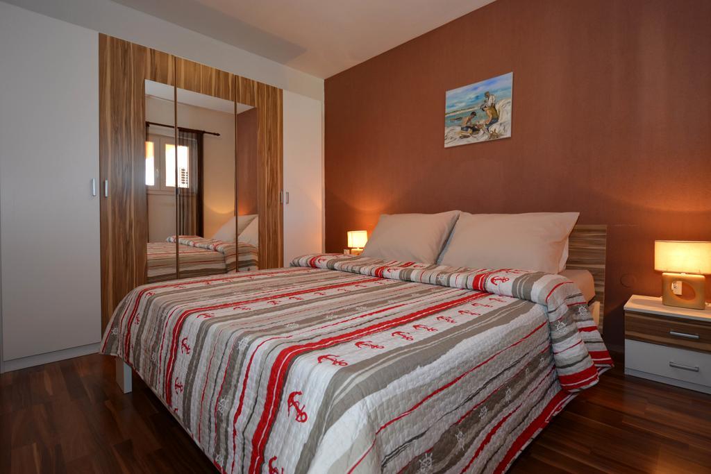 Apartments Maslina Trogir Bagian luar foto