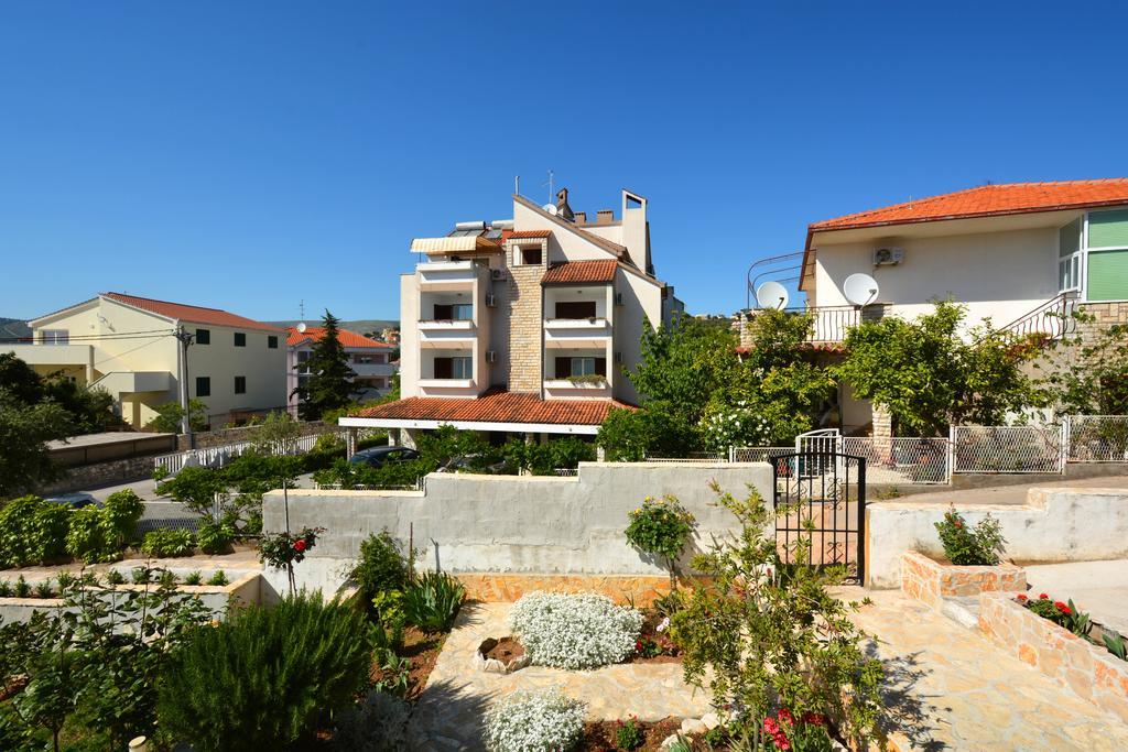 Apartments Maslina Trogir Bagian luar foto